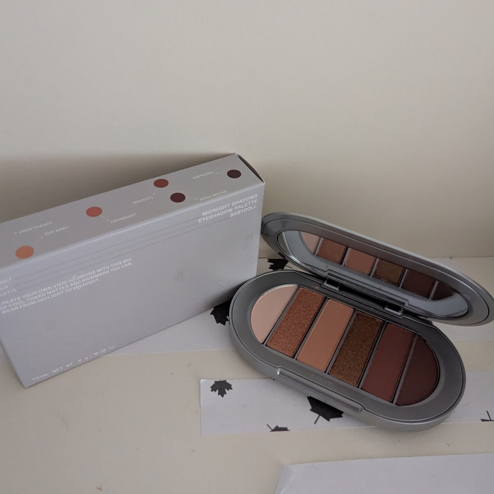 R.E.M. Beauty Midnight Shadows Eyeshadow Palette - Babydoll